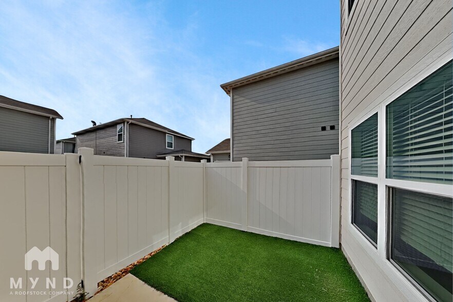 Building Photo - 10846 Emerick St