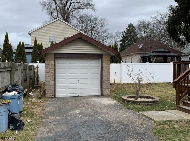 Building Photo - 2144 Evans St