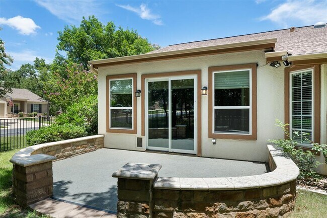 Building Photo - 202 River Rock Dr