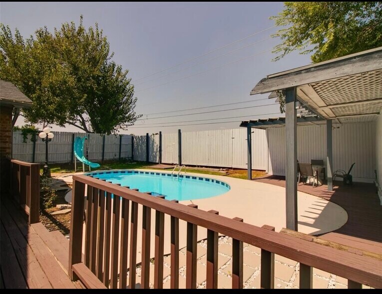 Building Photo - 6705 Bayberry Dr