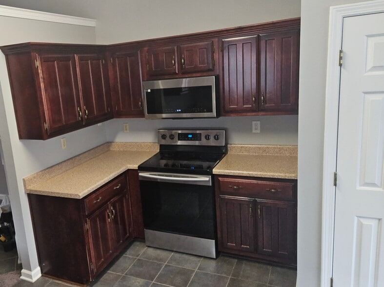 Building Photo - 8382 Regal Bend Dr