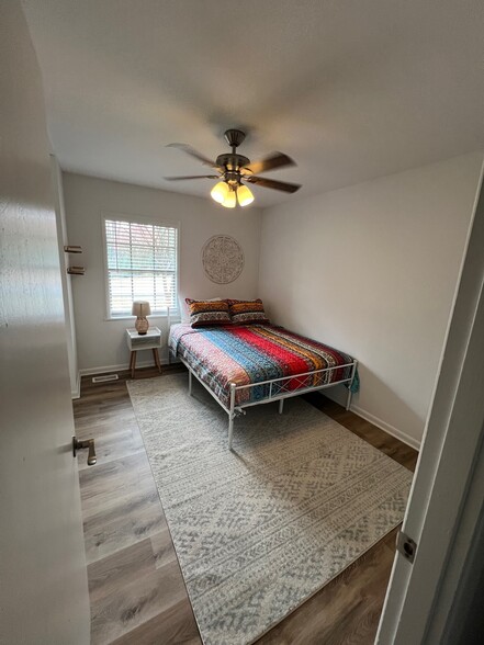 Building Photo - 2530 Rolling View Dr SE