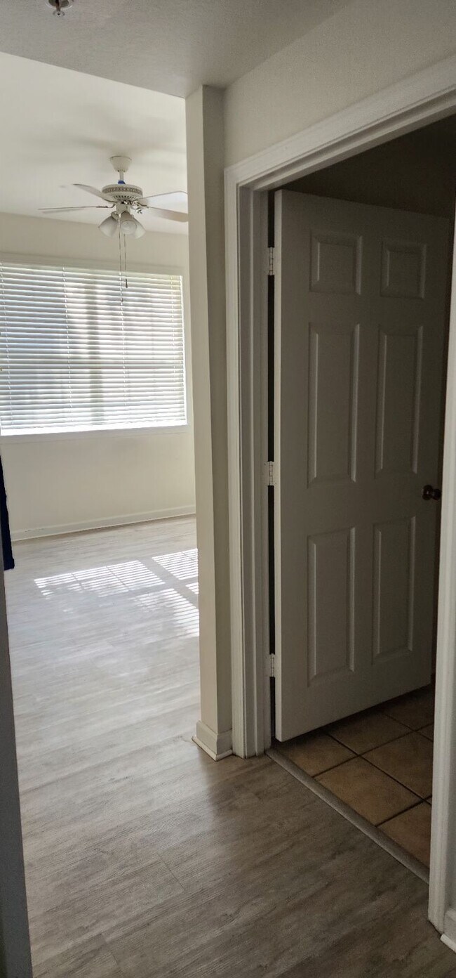 Building Photo - 420 S Villa San Marco Dr