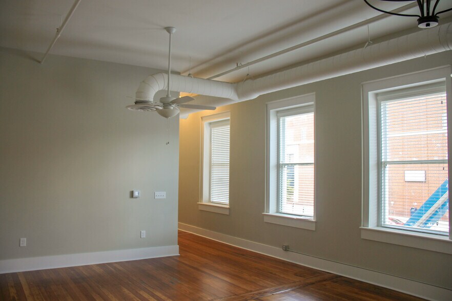 201 - 596 Cherry St