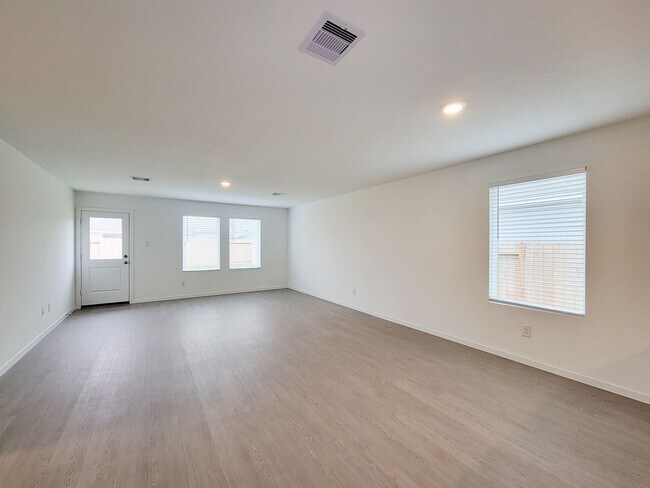 Building Photo - This lovely single-level home showcases a spacious open floorplan shared between the kitchen, din...