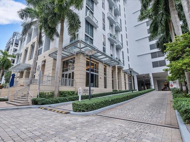 Building Photo - 1050 Brickell Ave