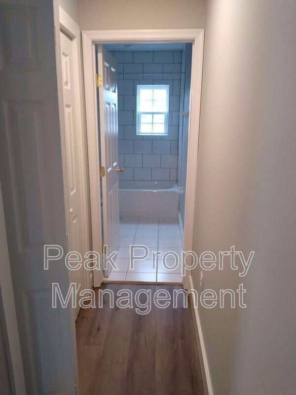 Building Photo - 1618 Maury St