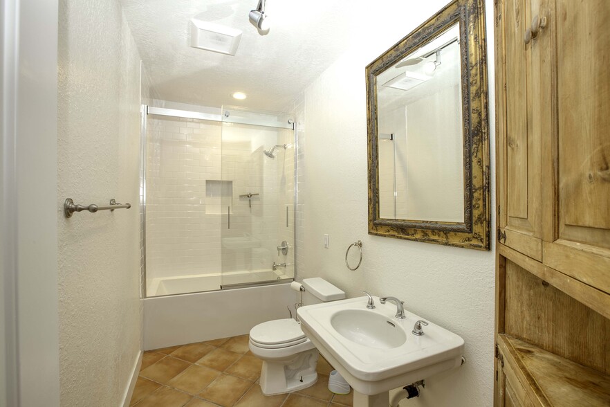 Remodeled Guest Bathroom - 1833 11th St