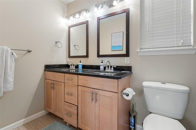 Building Photo - 3504 Speedway