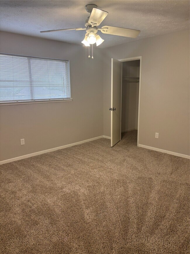 Building Photo - 2942 Jenny Dr