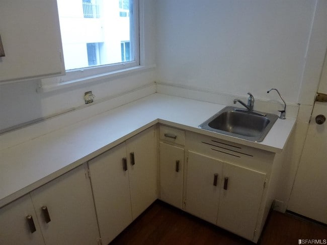 Building Photo - 1111 Jones St