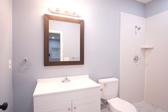 Building Photo - Perfect multi-family property! A 3-bed, 2-bath home for $2,400, plus a separate in-law studio ava...