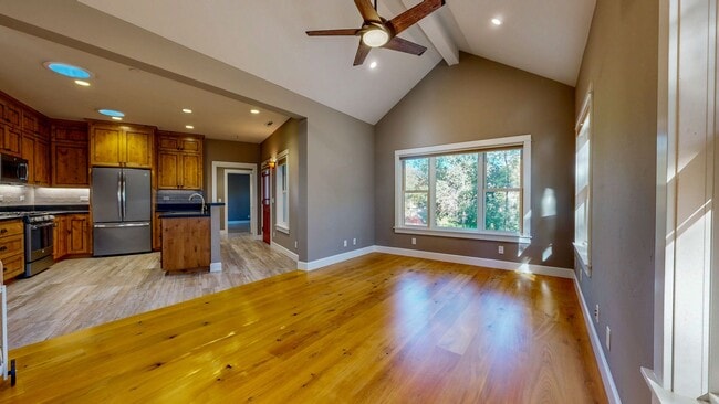 Building Photo - Serene 1 bedroom 1 bath Calistoga Home adj...