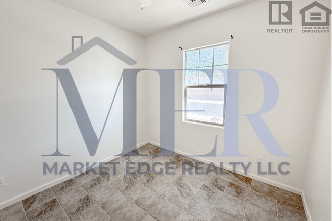 Building Photo - 3Bed/3Bath House in Buckeye! Ready for Immediate Move-In! -- Fenced-In Yard!!