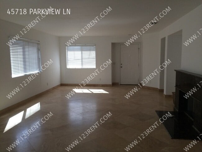 Building Photo - 45718 Parkview Ln