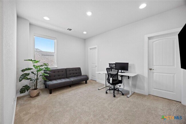 Building Photo - 1112 Lickety Ln
