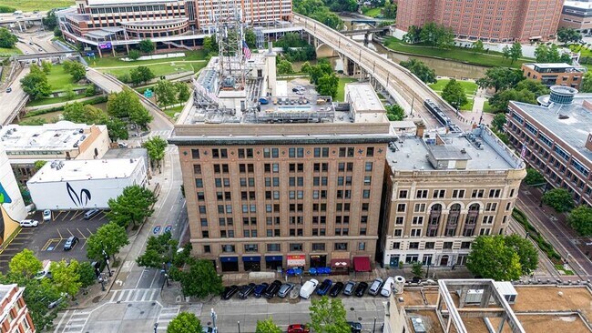 Building Photo - 915 Franklin St