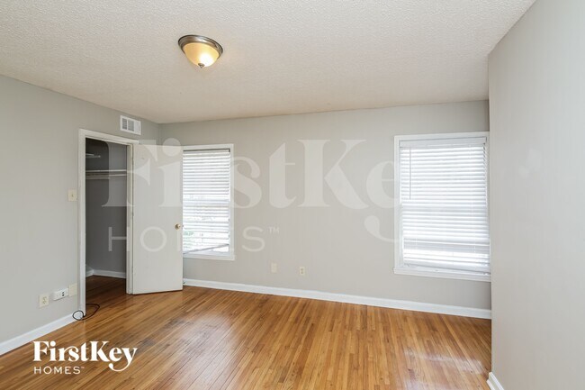 Building Photo - 2097 Meadowview Ln