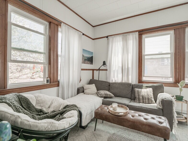 Building Photo - 3 Monmouth St