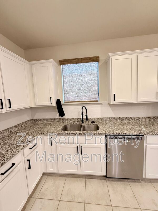 Building Photo - 32209 Daylight Dr