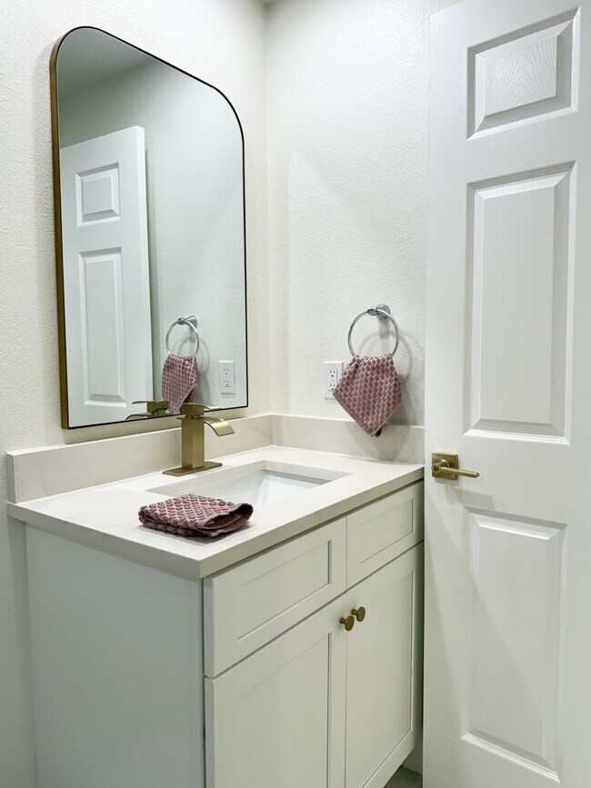 Building Photo - 156 N Boulevard of the Presidents