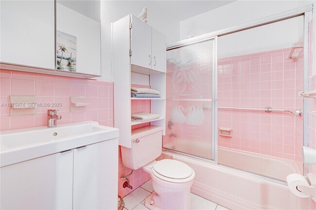 Building Photo - 800 SW 10th Terrace