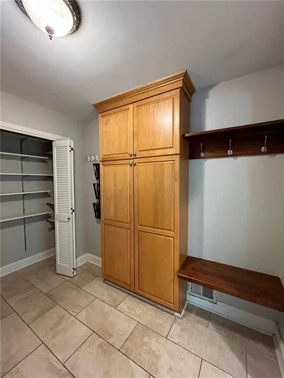 Building Photo - 2237 Chimney Springs Dr