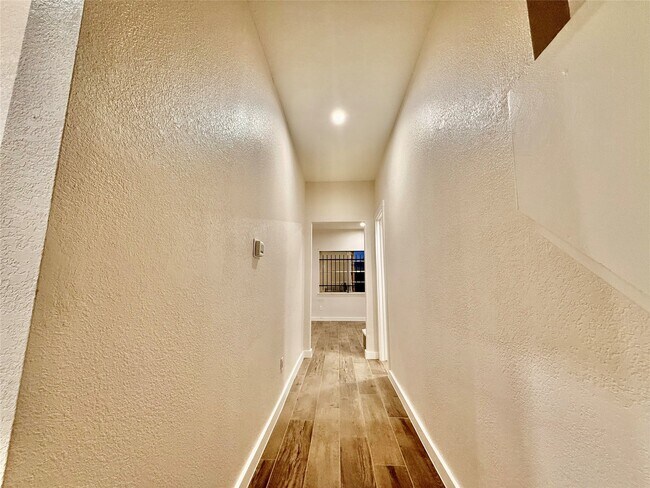 Building Photo - 11122 Village Bend Ln