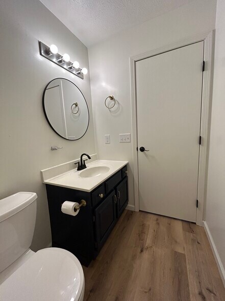 Newly updated bathroom - 1406 W Division St
