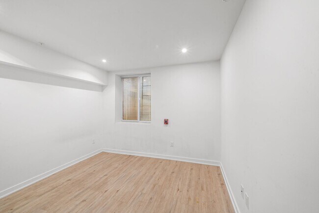 Building Photo - 933 N 29th St