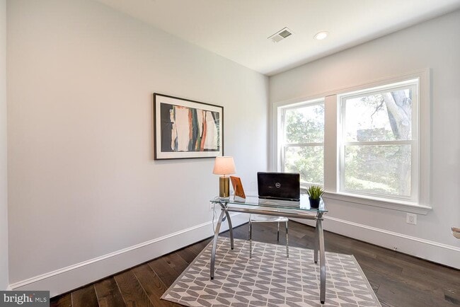 Building Photo - 5905 Eads St NE