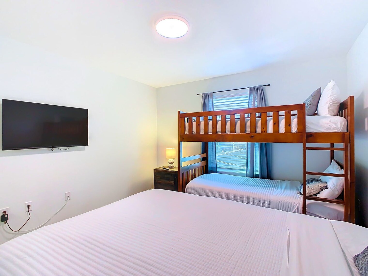 Building Photo - 996 Leader St