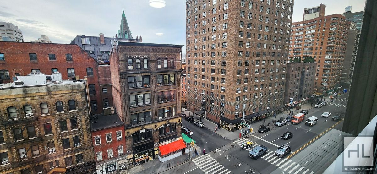Building Photo - E 16 ST