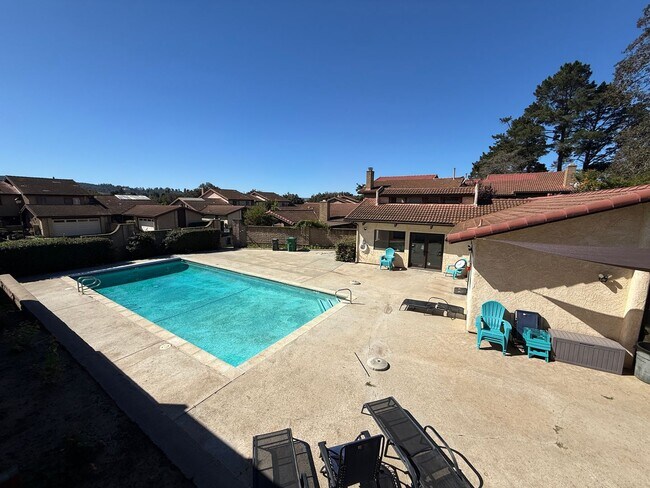 Building Photo - Orcutt Single Story Condo in The Gated Community of Creekridge Villas