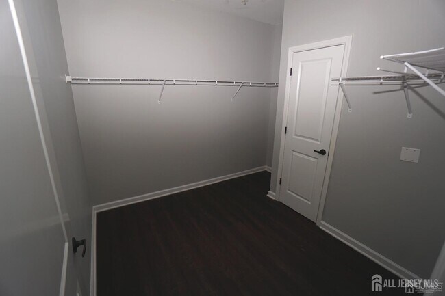Building Photo - 475 Avenel St