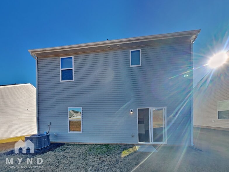 Building Photo - 104 Lightning Dr