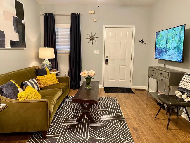 Building Photo - 1121 Jones Ave NW