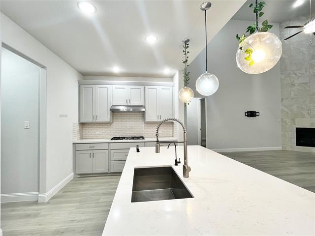 Building Photo - 2124 Esher Dr