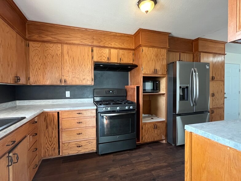 Kitchen - 1618 E 3rd Ave