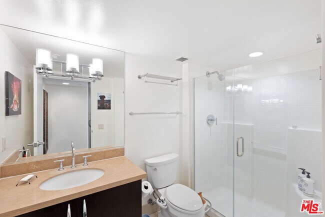 Building Photo - 13650 Marina Pointe Dr