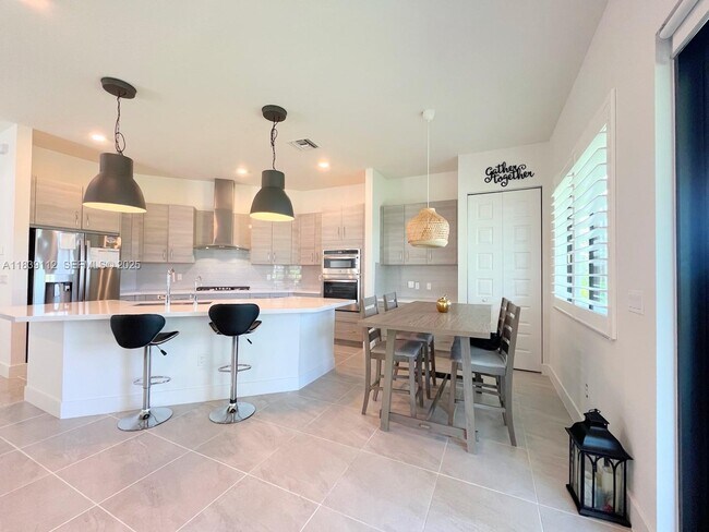 Building Photo - 10711 Aqua Ct