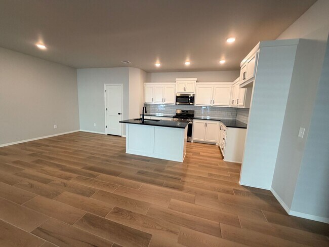 Building Photo - 3 West