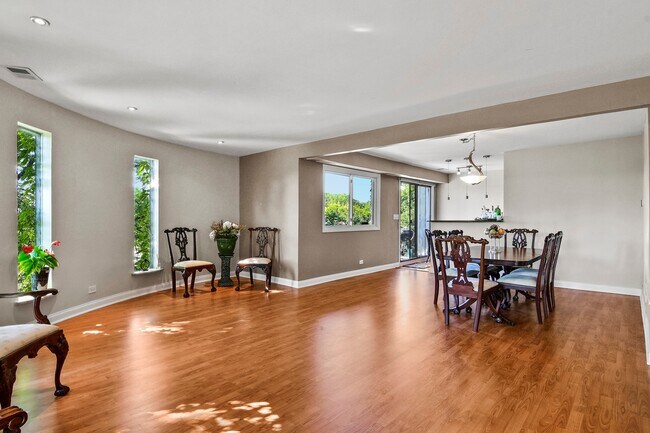 Building Photo - 110 Green Bay Rd