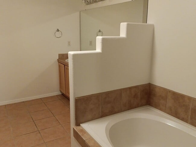 Building Photo - Single Family Home