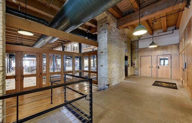 Common area entrance. - 289 5th St