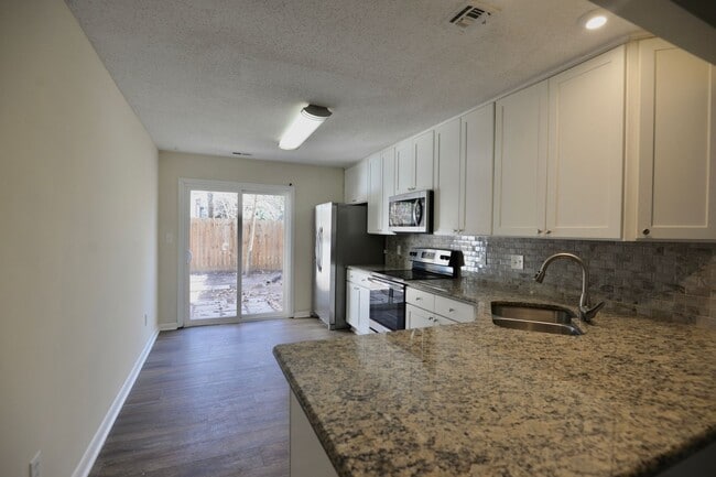 Building Photo - Updated Townhome in Larkspur Meadows