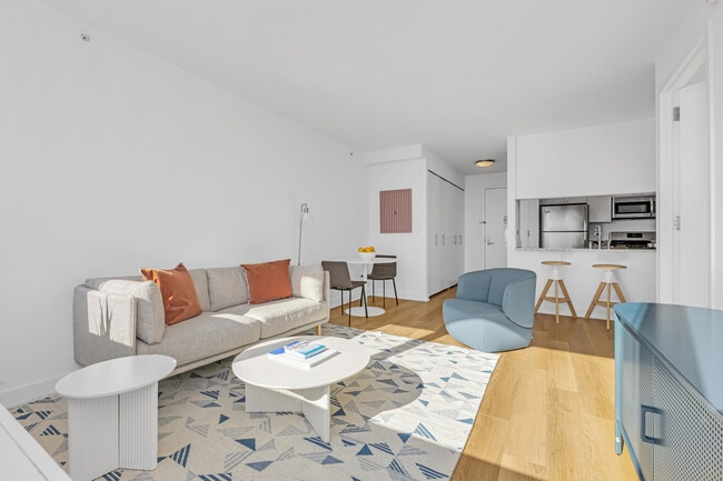 Interior Photo - Linc LIC