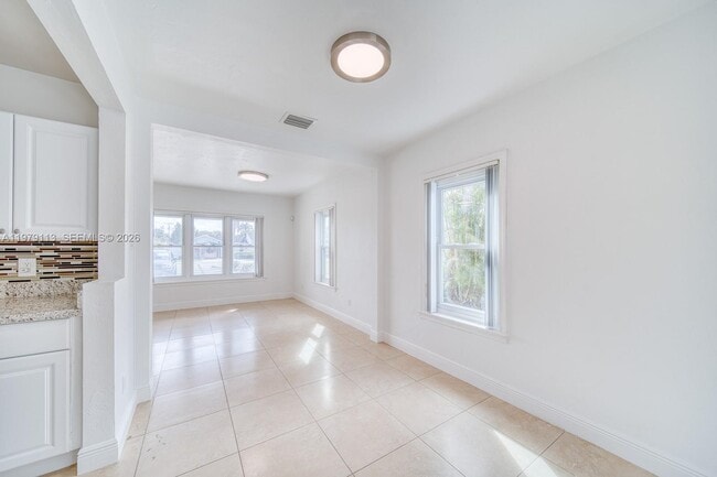 Building Photo - 3930 SW 68th Ave