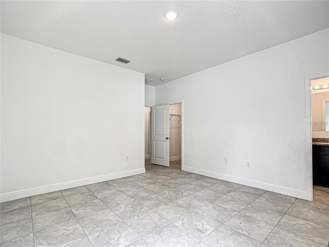 Building Photo - 406 Marion Oaks Trail