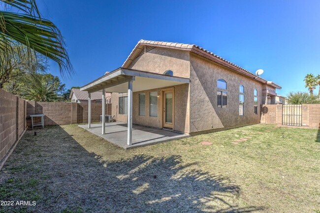 Building Photo - 753 E Saddle Dr